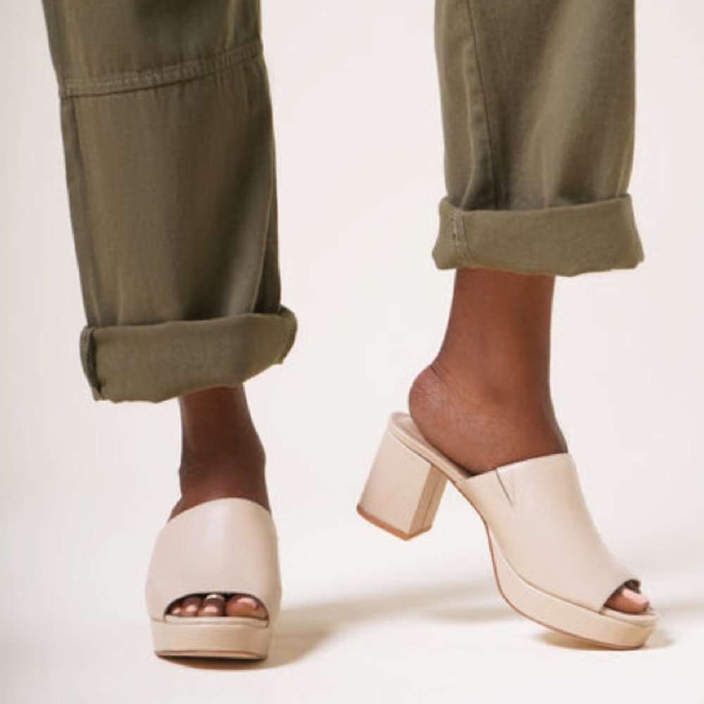 Charlotte Stone Rian size 9 in Shell